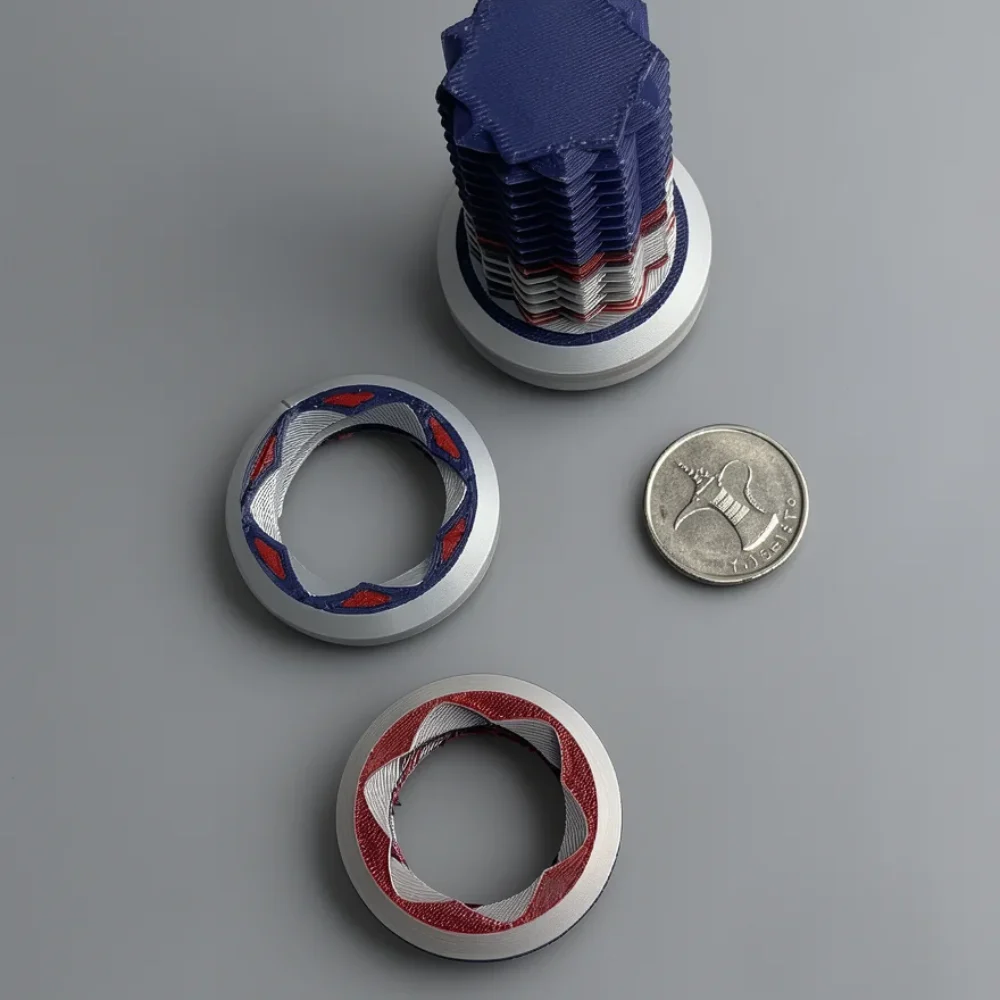 Two Way Screw – 7.5cm: white and red interlocking rings, jagged star-like perimeter on top ring